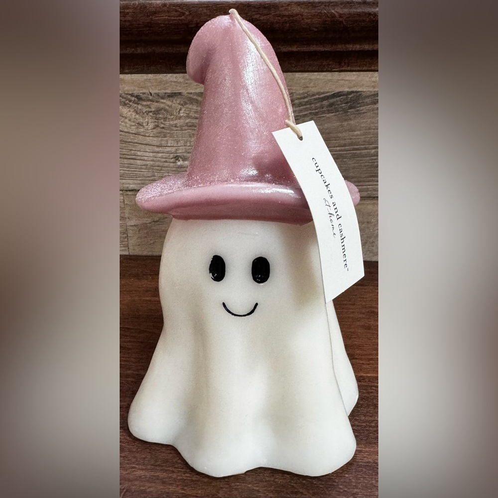 Super adorable 🥰 Halloween Smiling Ghost 👻 with Pink hat Candle 🕯️- NEW